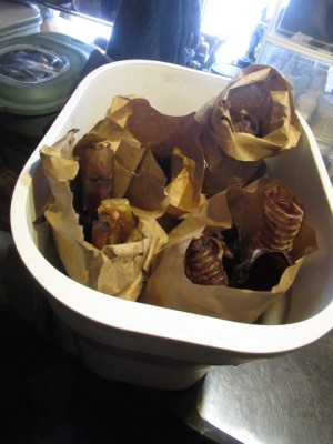 IMG_0373.JPG (124.6 КБ) 26302 просмотра в этом контейнере я храню корм 10-12кг- большой контейнер!!